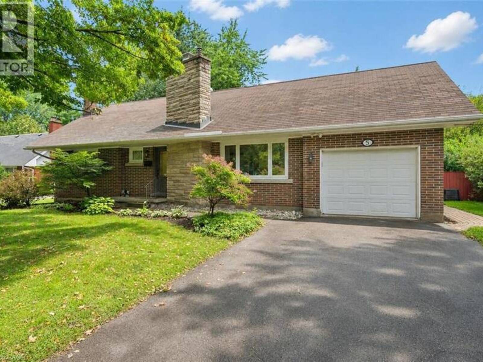 5 TAMARACK Place, Guelph, Ontario N1E 3Y5