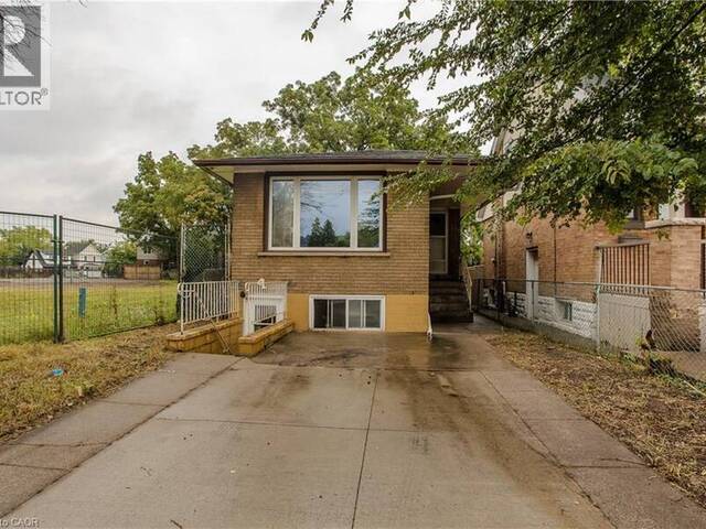 307 DUNSMURE Road Hamilton Ontario, L8L 1X1 - 5 Bedrooms Home For Sale