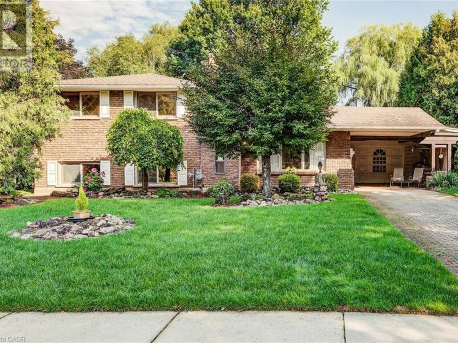 113 MACGREGOR Crescent, Waterloo, Ontario N2J 3X1