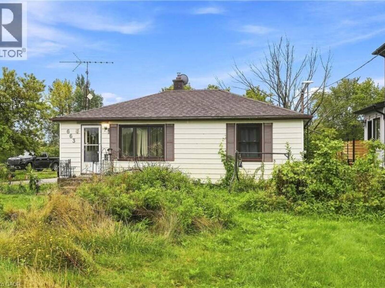 663 RIDGE Road W, Grimsby, Ontario L3M 4E7