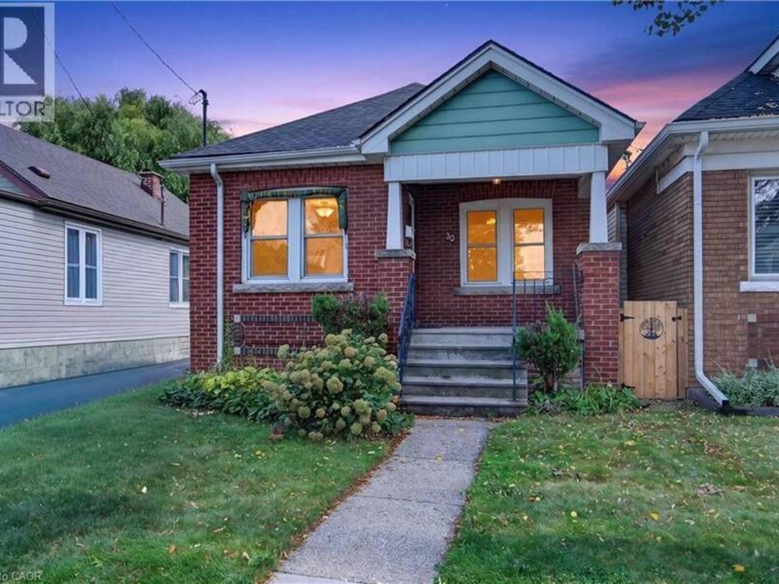 30 BARONS Avenue N, Hamilton, Ontario L8H 5A2