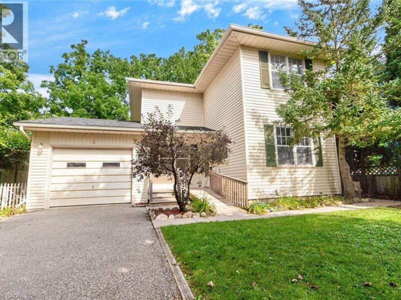 8 AMELIA Street, Paris, Ontario N3L 1Z3