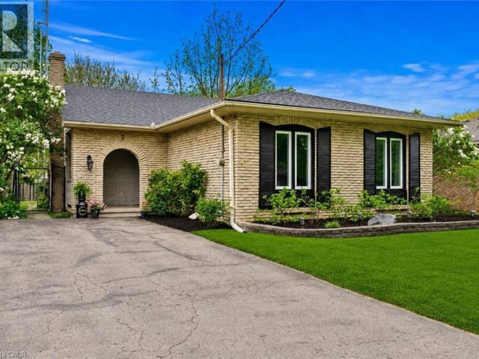 7 AMEER Drive, St. Catharines, Ontario L2N 3S9