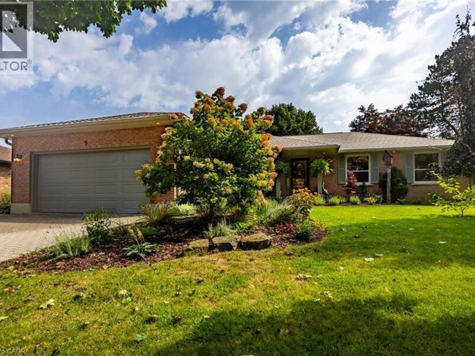 9 SHERIDAN Boulevard, Simcoe, Ontario N3Y 4W5