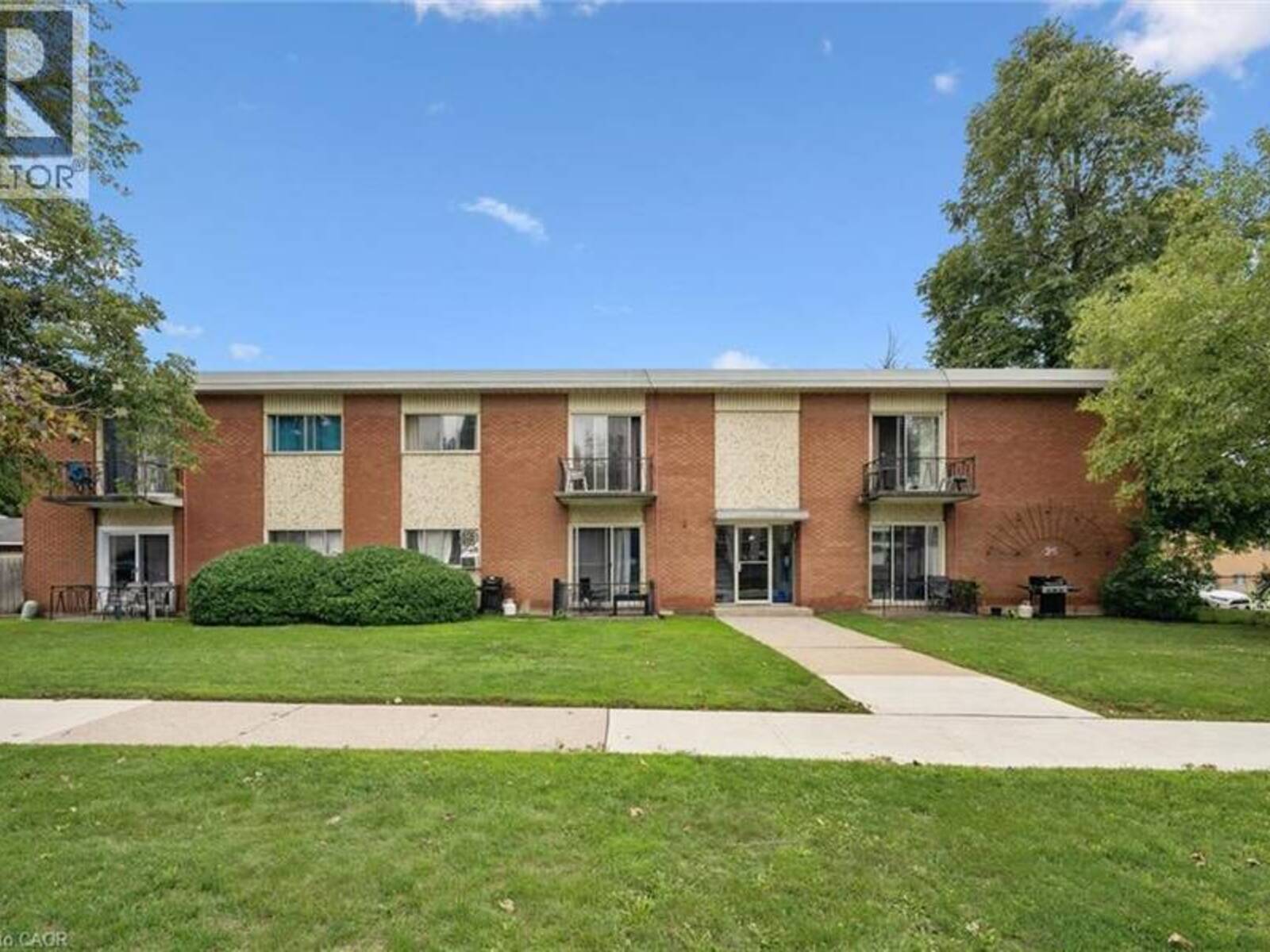 25 WALTON Avenue, Kitchener, Ontario N2C 2B4
