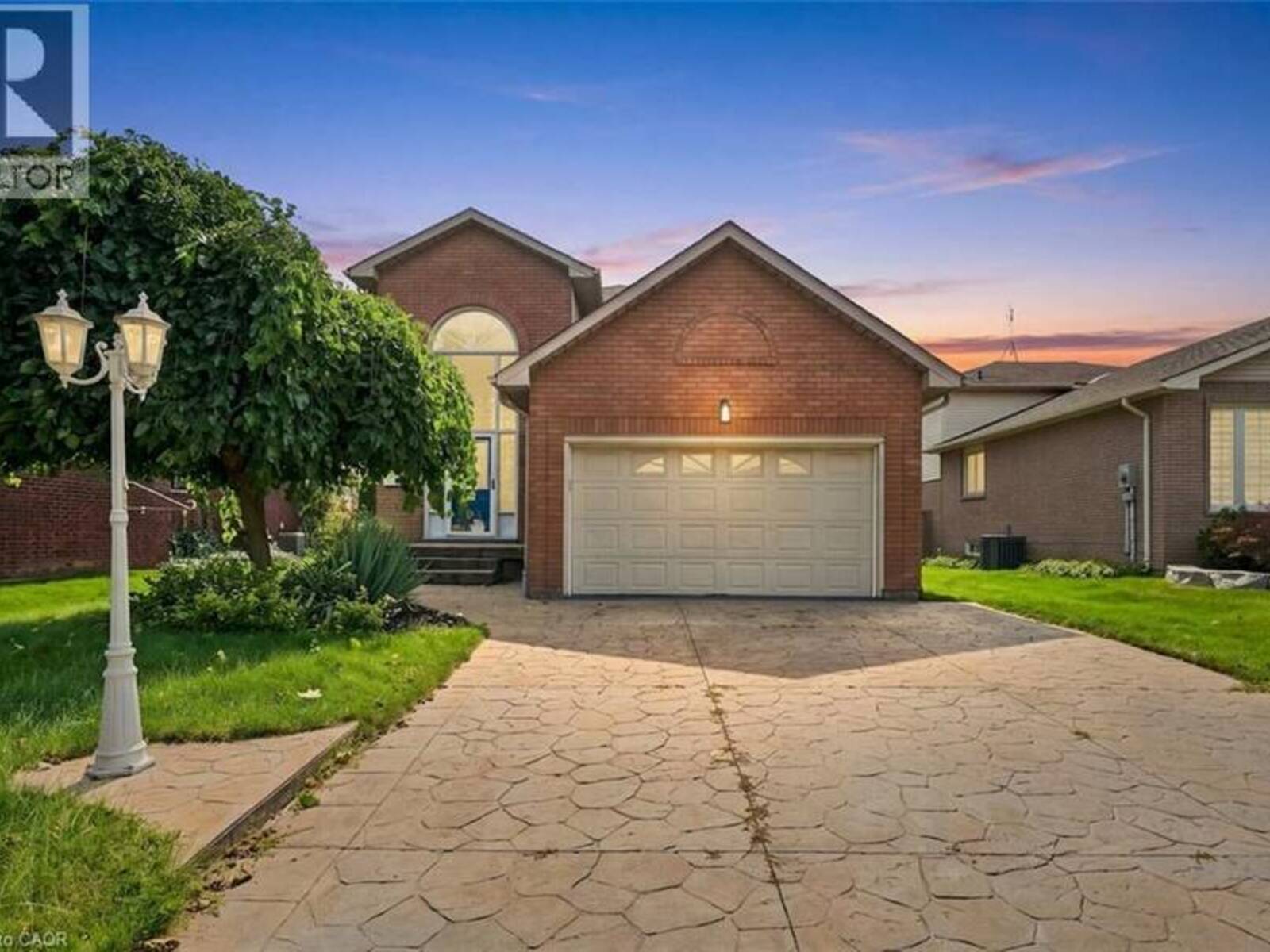 12 SUMNER Crescent, Grimsby, Ontario L3M 5E2