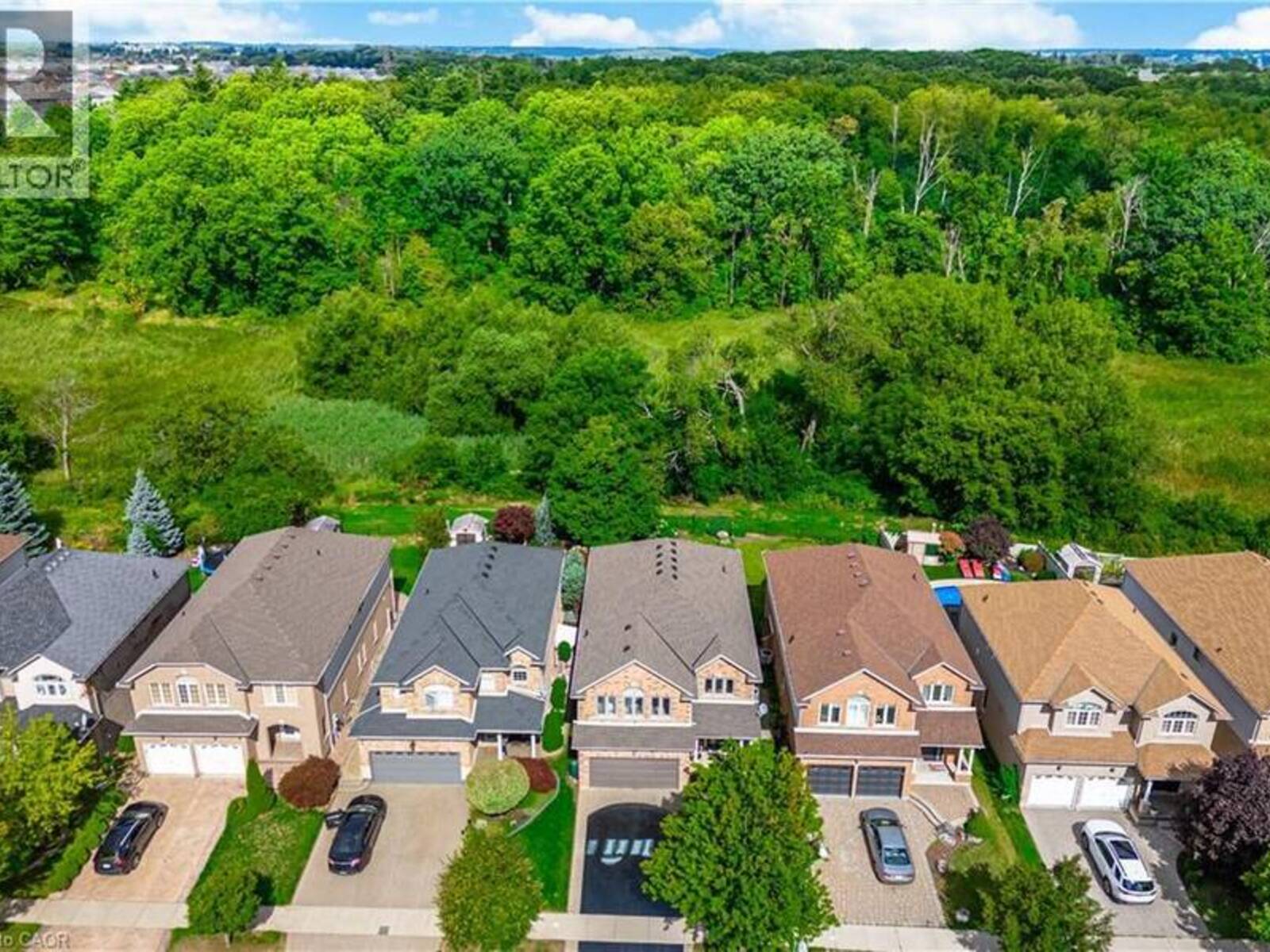 84 MEADOWBANK Drive, Hamilton, Ontario L9B 2Y1