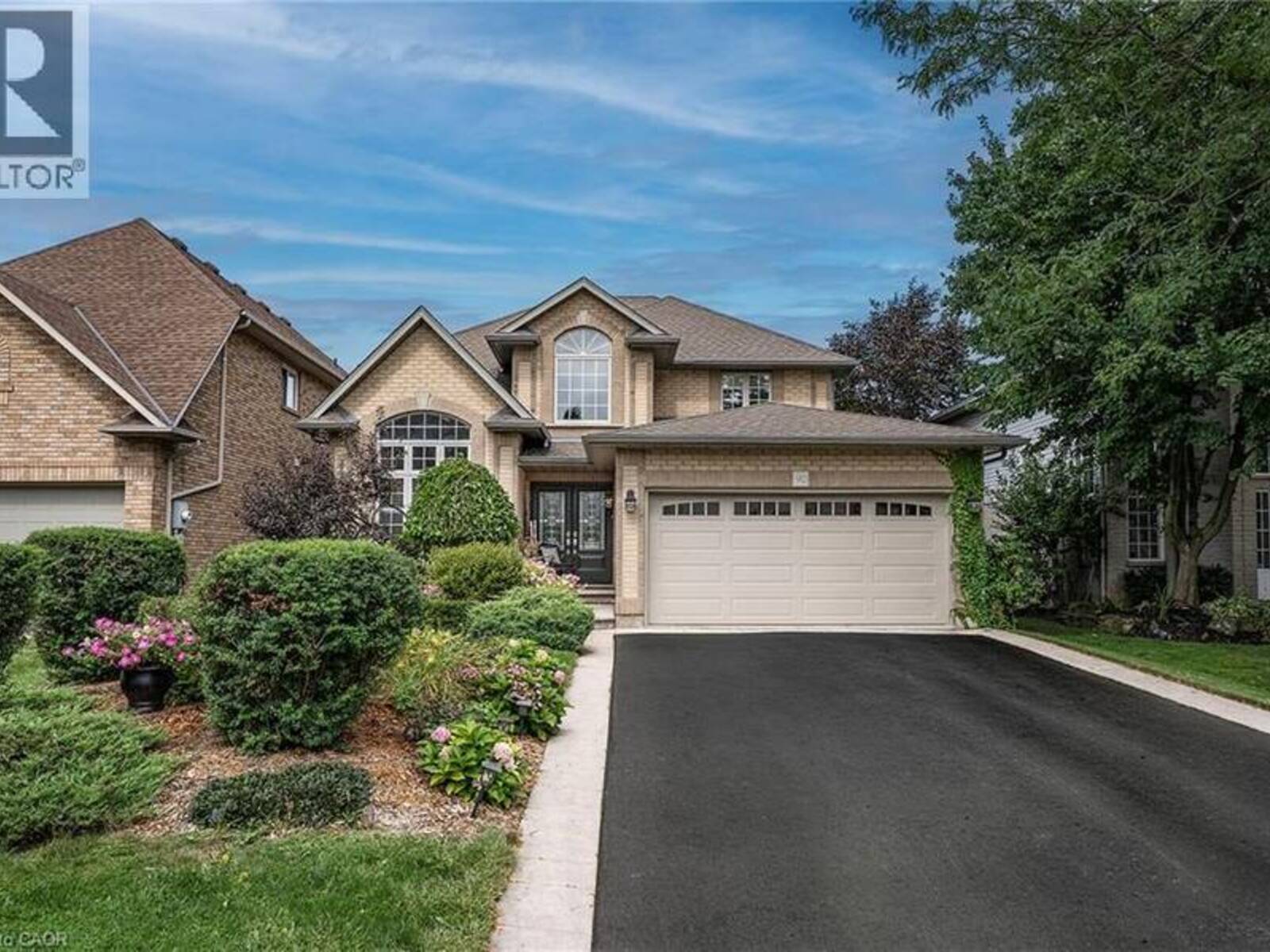 90 SURREY Drive, Ancaster, Ontario L9K 1L9