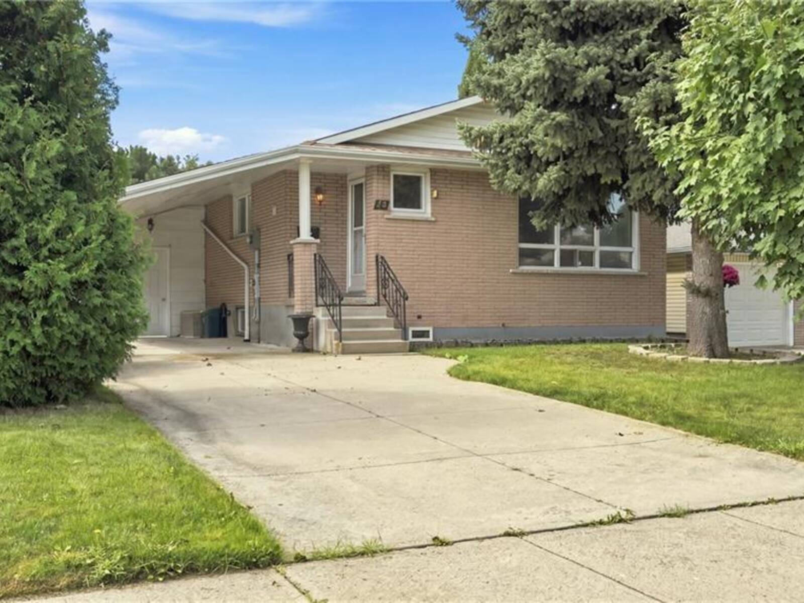 18 GLEN CASTLE Drive, Hamilton, Ontario L8G 2Z4