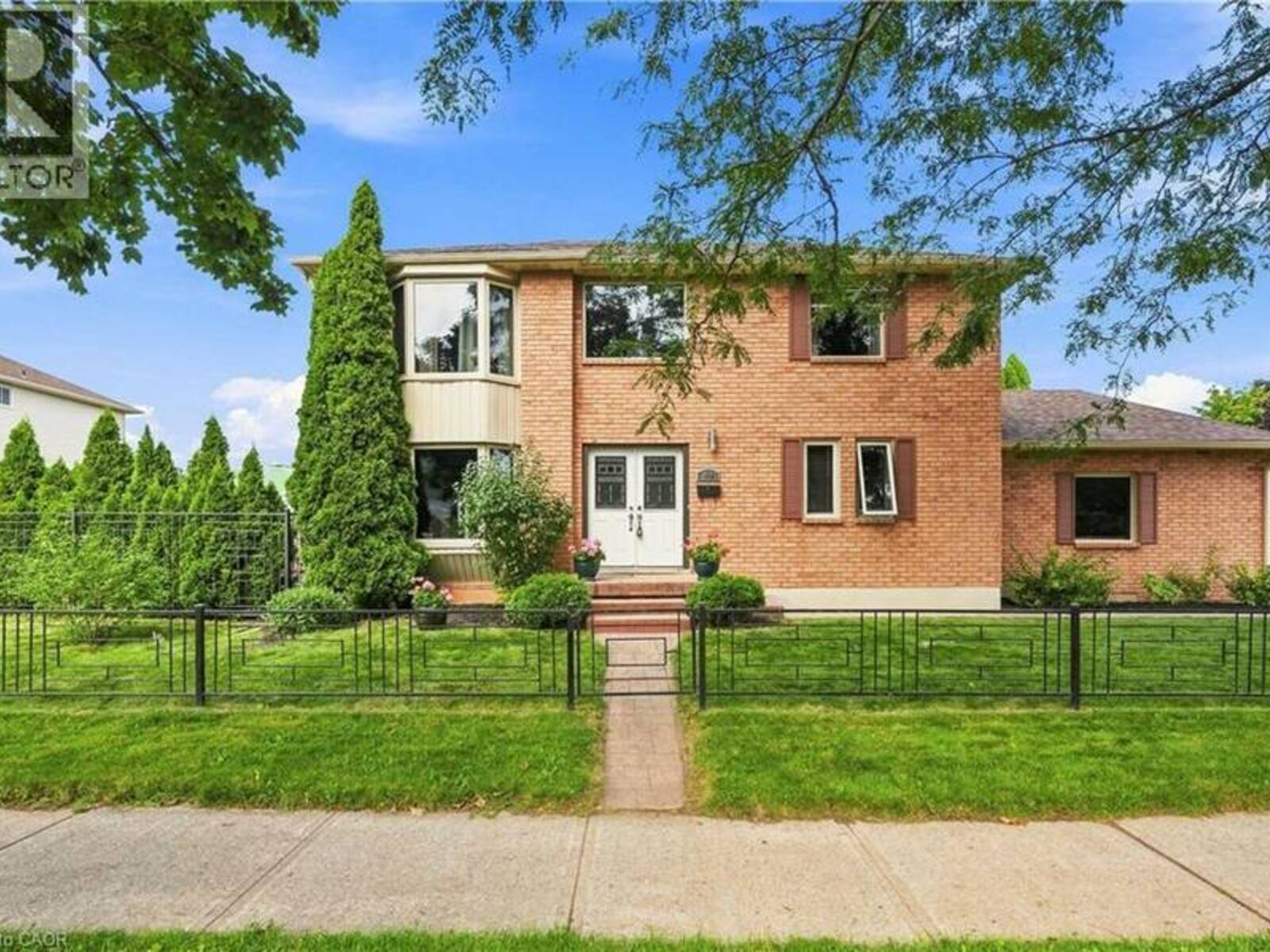 138 LIVINGSTON Avenue, Grimsby, Ontario L3M 4X1