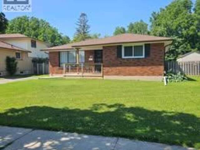 65 WINDING Way Brantford Ontario, N3R 3S4 - 5 Bedrooms Home For Sale