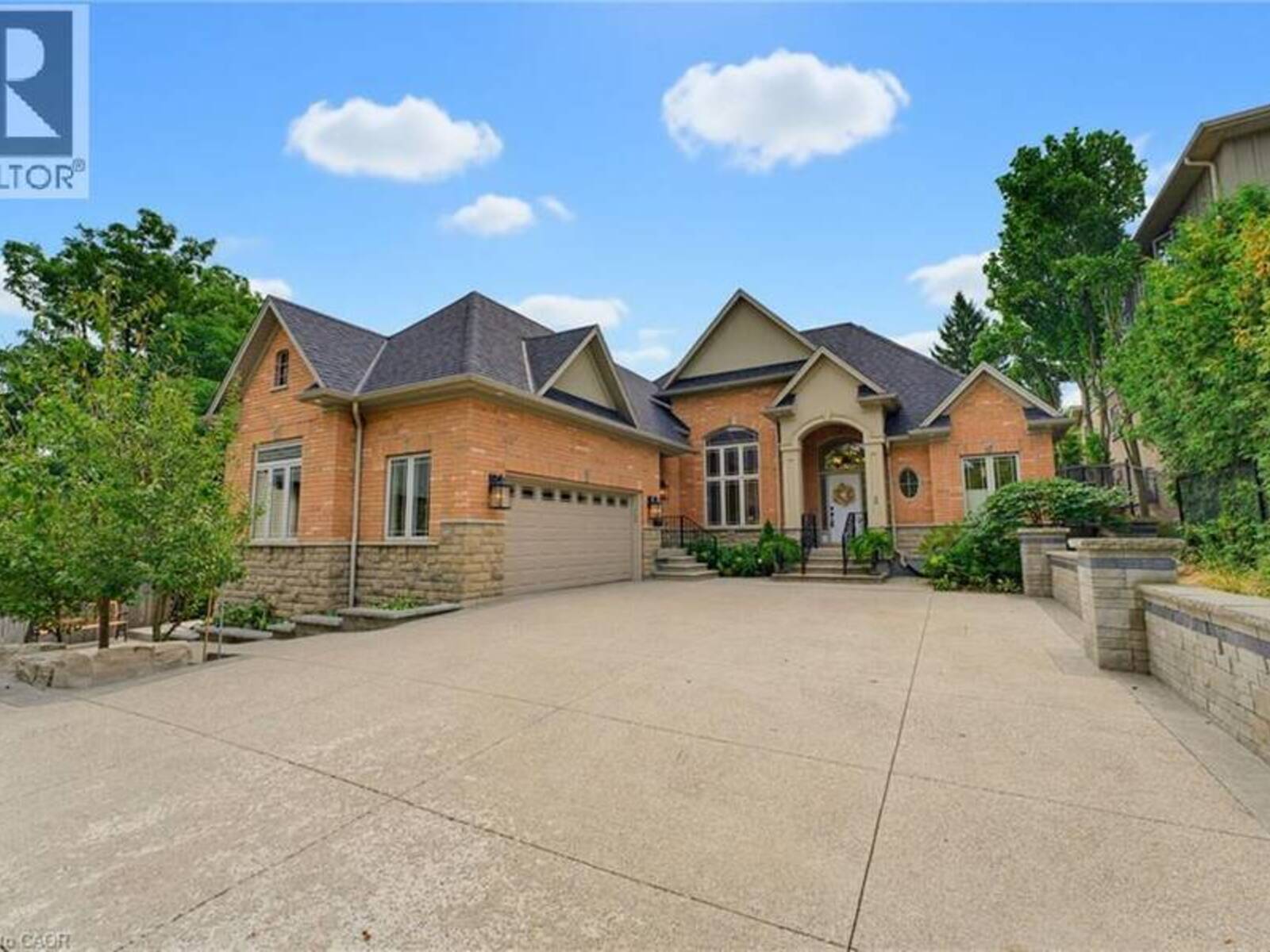 56 ACADEMY Street, Ancaster, Ontario L9G 2Y1