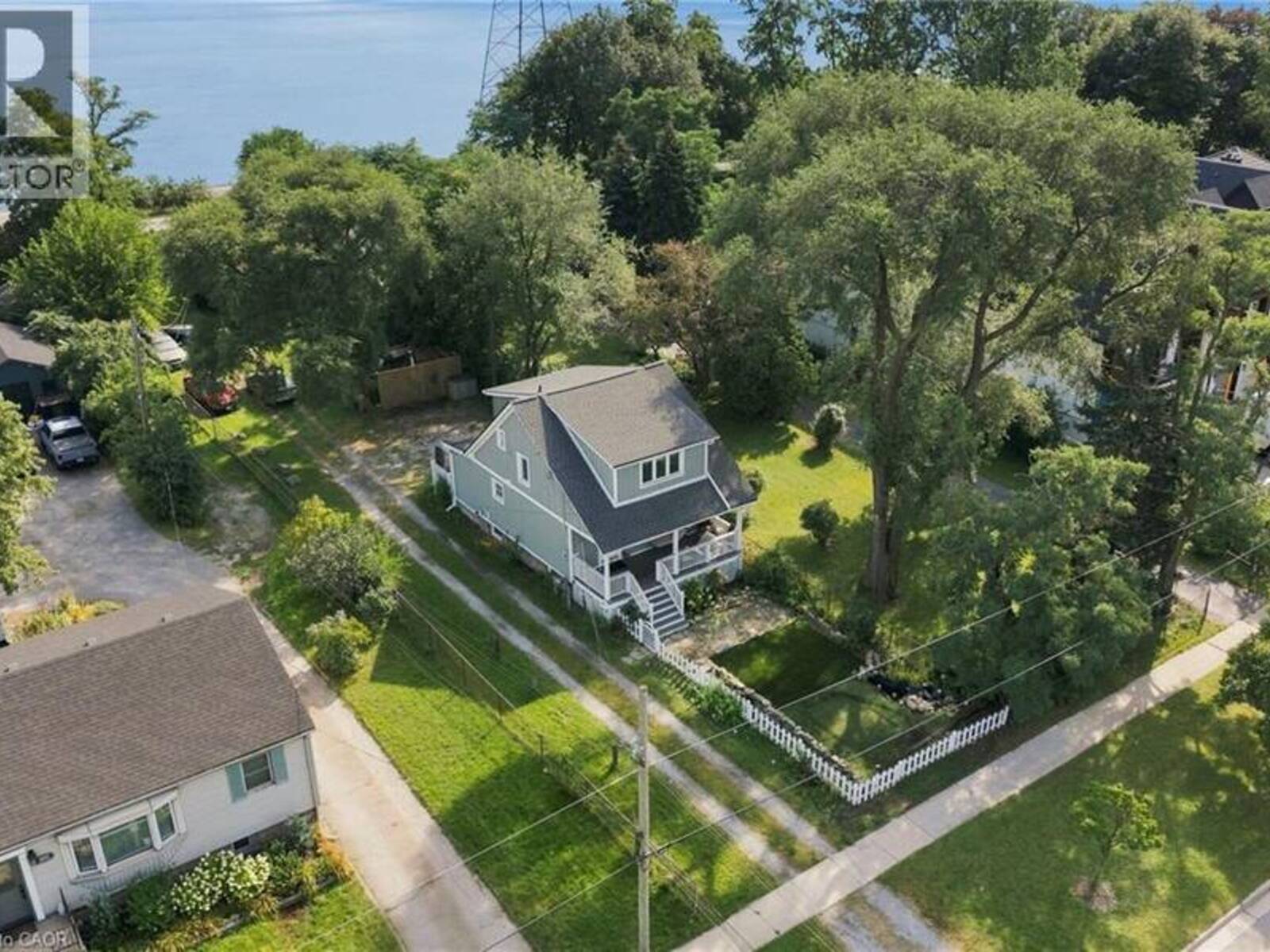 285 BEACH Boulevard, Hamilton, Ontario L8H 6V8