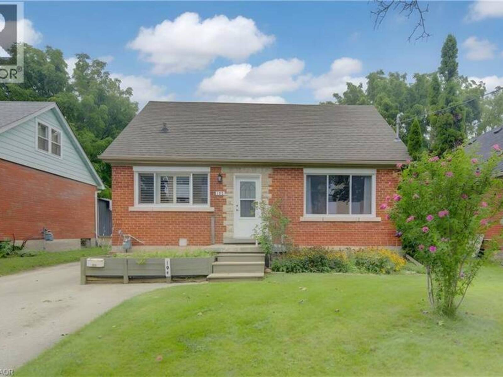 104 MAUSSER Avenue, Kitchener, Ontario N2M 3K5