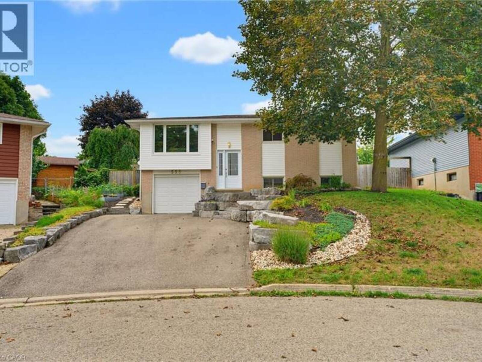 555 ELM RIDGE Place, Waterloo, Ontario N2L 4P6
