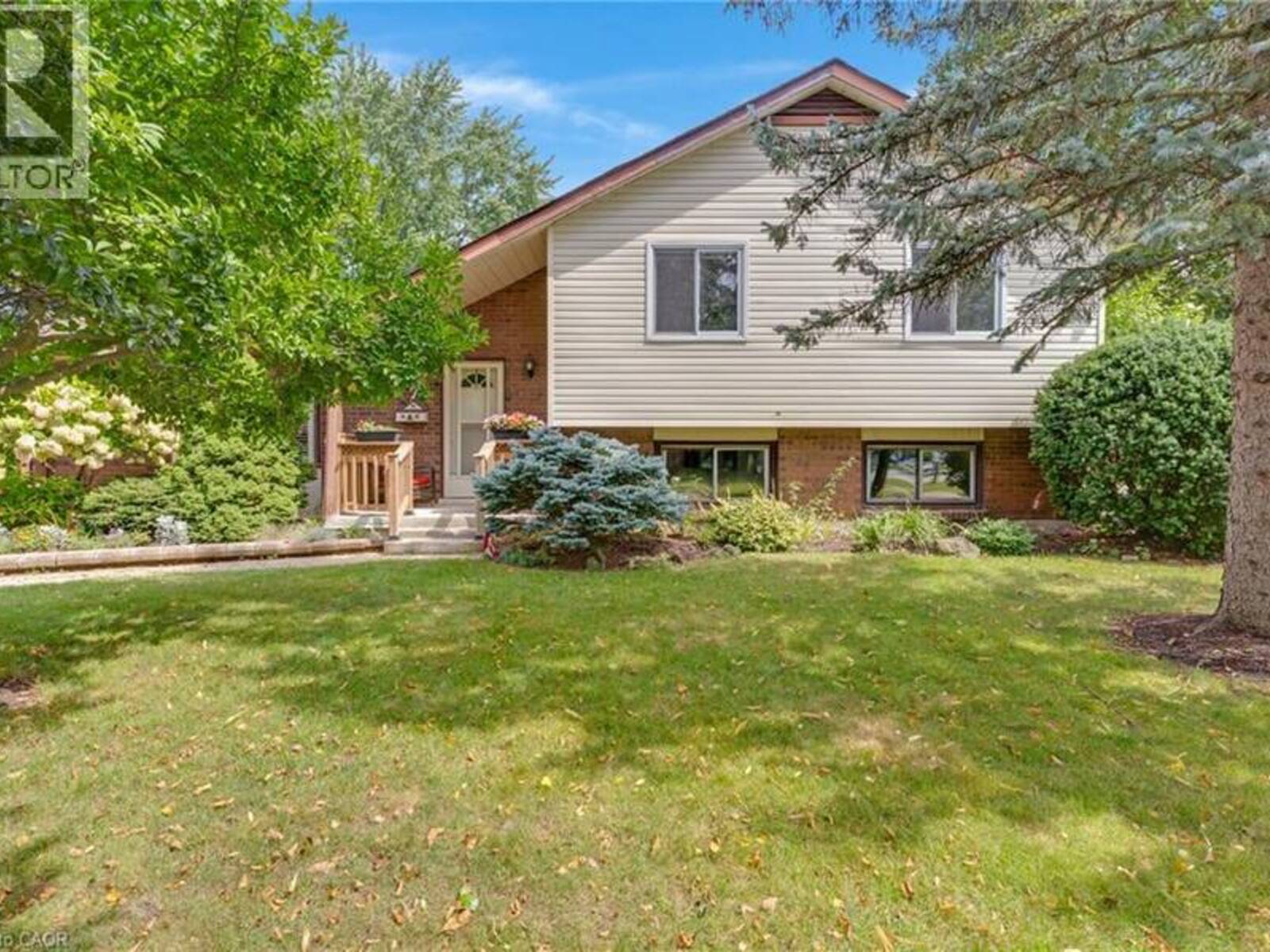 7 UNDERHILL Crescent, Kitchener, Ontario N2A 2S7