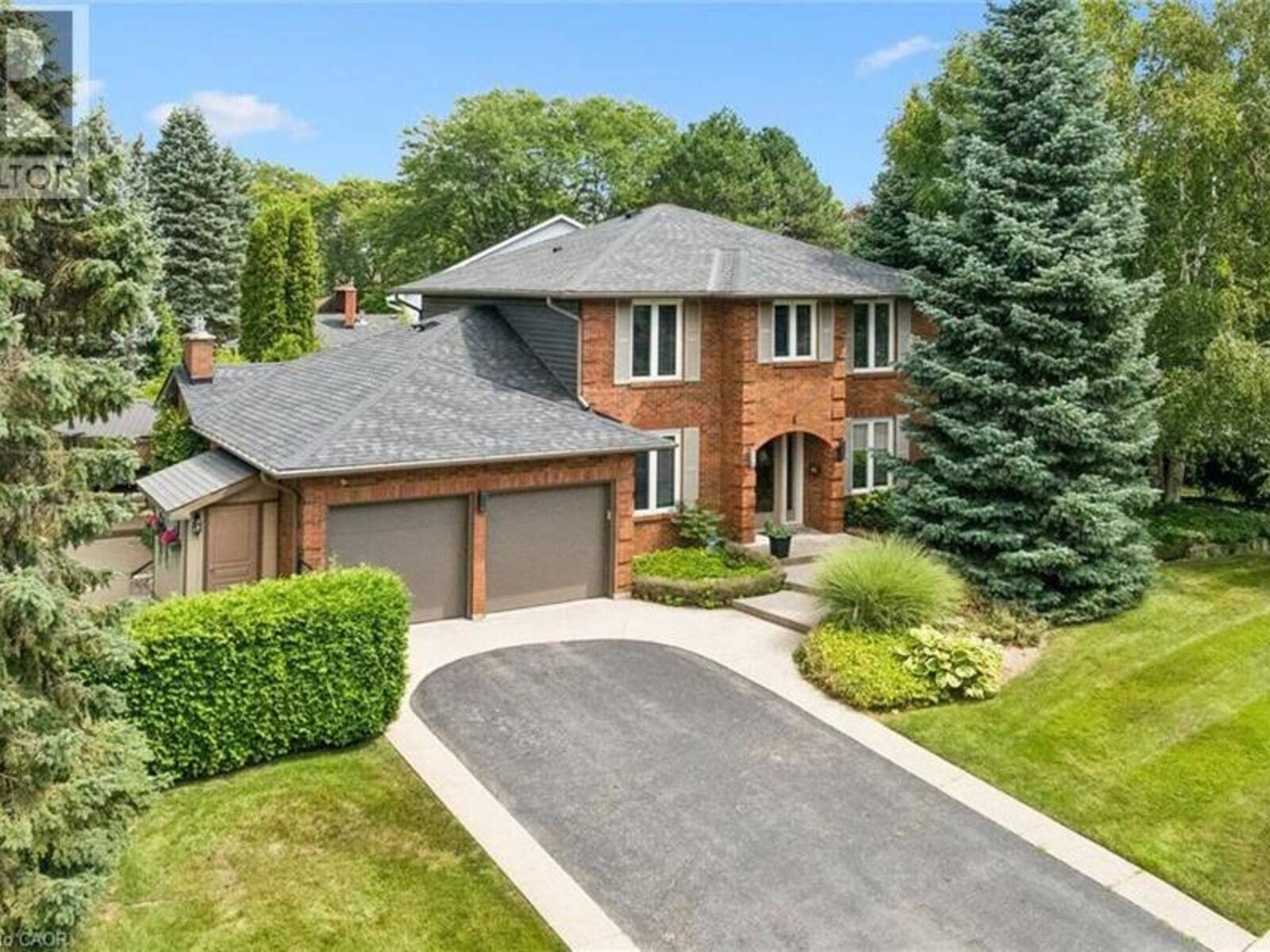 1 CHATTERSON Drive, Ancaster, Ontario L9G 1B6