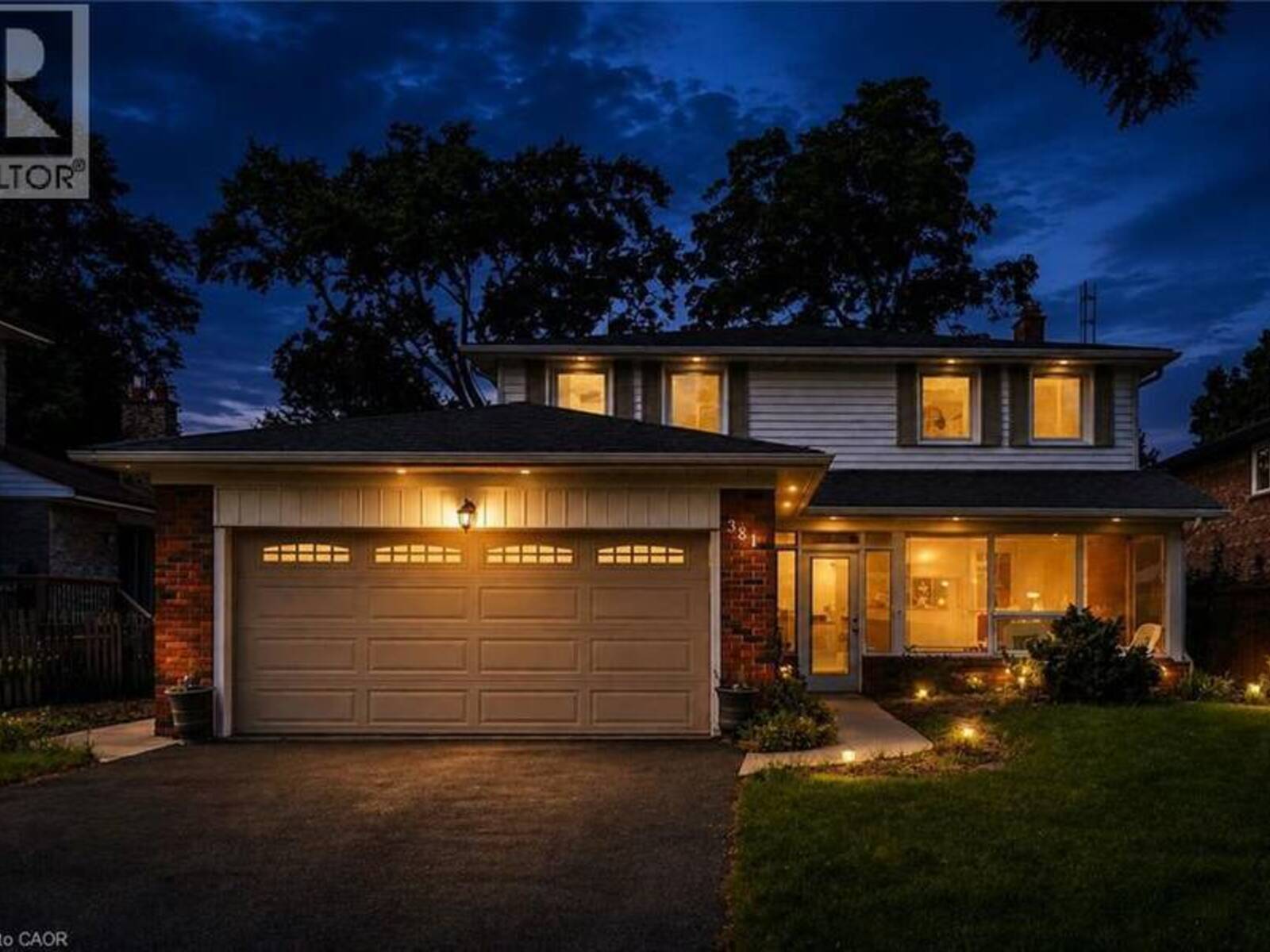 381 CLARKSVILLE Court, Mississauga, Ontario L5A 1G7