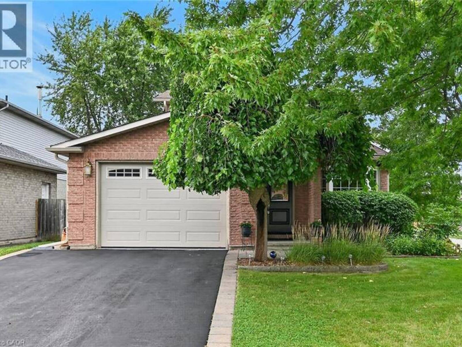 2 NOVOCO Drive, Hamilton, Ontario L9C 7E7