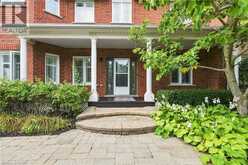 31 COMMANDO Court | Waterdown Ontario | Slide Image Four