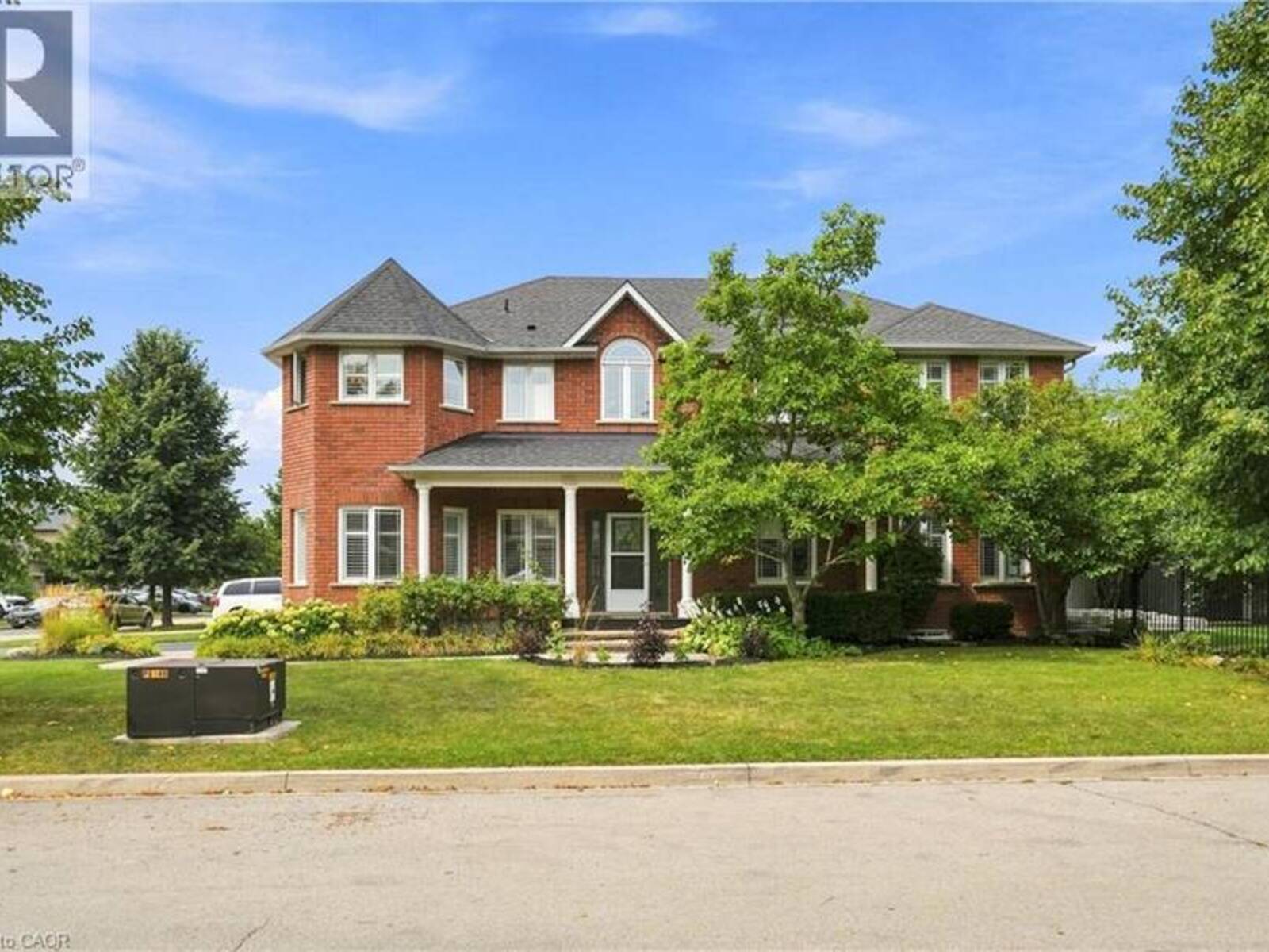 31 COMMANDO Court, Waterdown, Ontario L8B 0J6