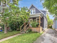 16 WEXFORD Avenue N Hamilton Ontario, L8H 4M1