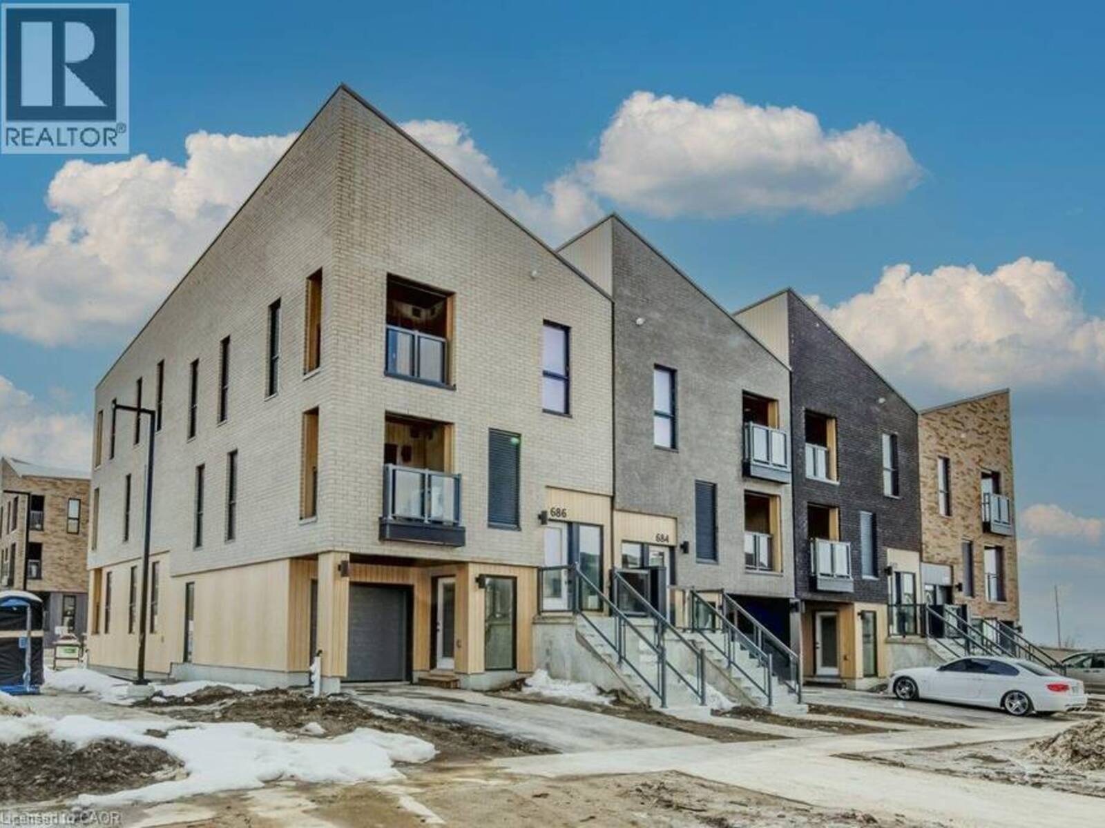 686 BENNINGER Drive, Kitchener, Ontario N2E 0H8