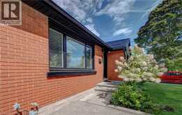 88 GLENVIEW Avenue | Cambridge Ontario | Slide Image Three
