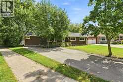 8 EMMING Court | Hamilton Ontario | Slide Image Three