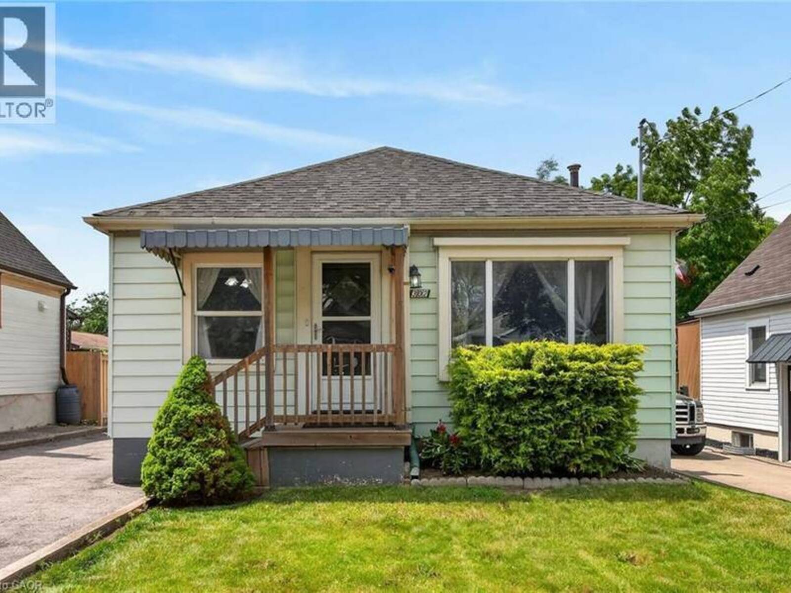 302 EAST 28TH Street, Hamilton, Ontario L8V 3J3