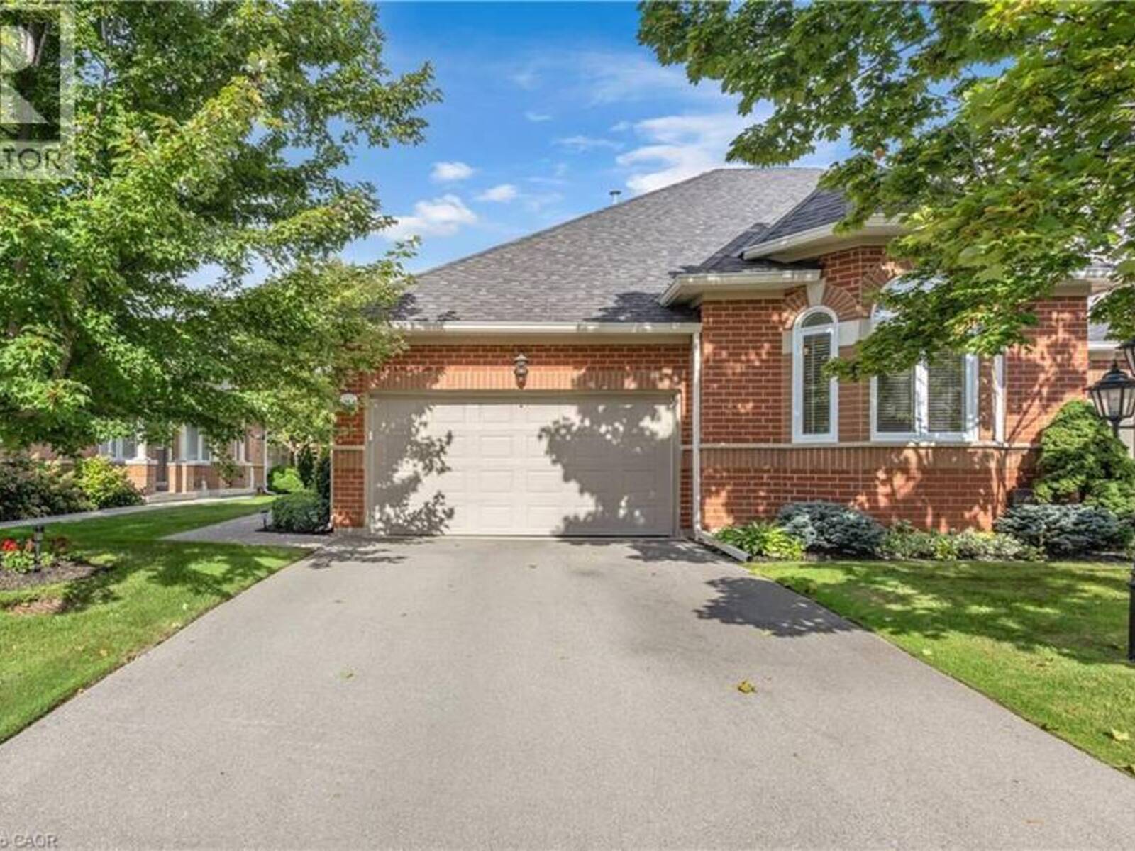 2175 COUNTRY CLUB Drive Unit# 4, Burlington, Ontario L7M 4H9