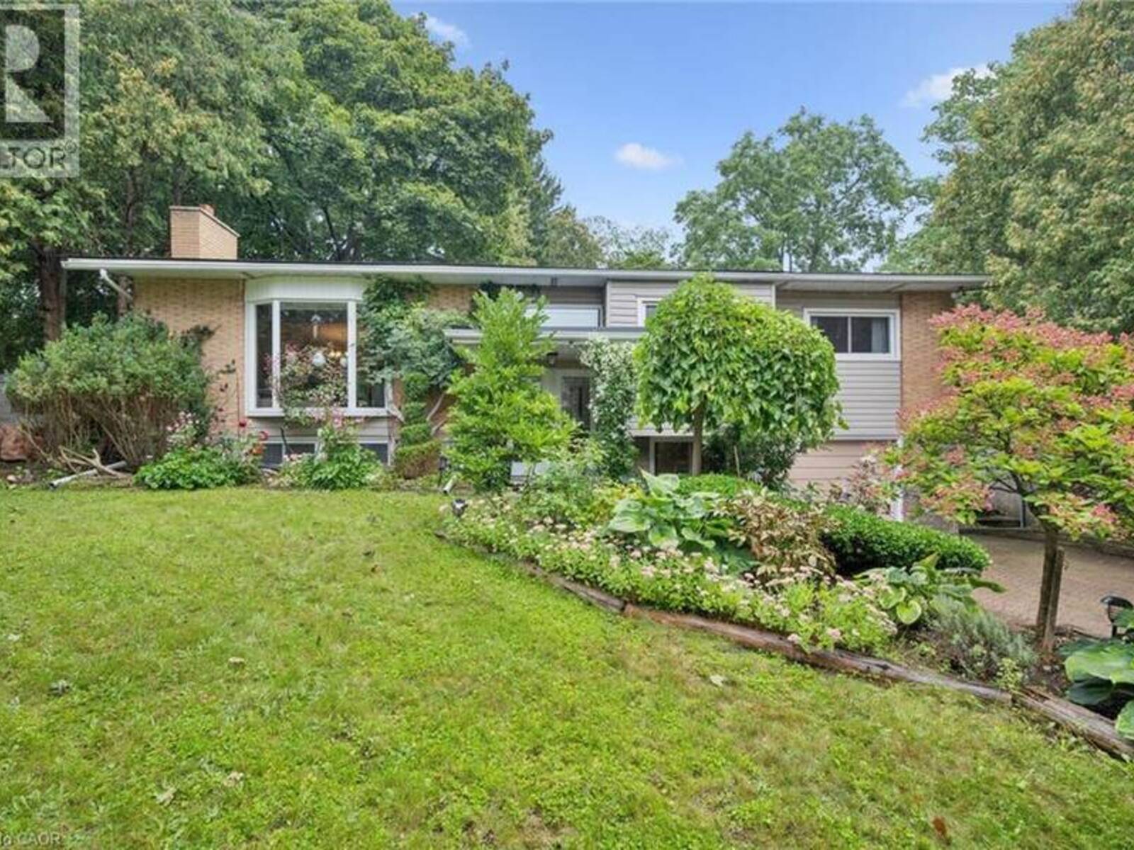 100 FOREST HILL Drive, Kitchener, Ontario N2M 4G3