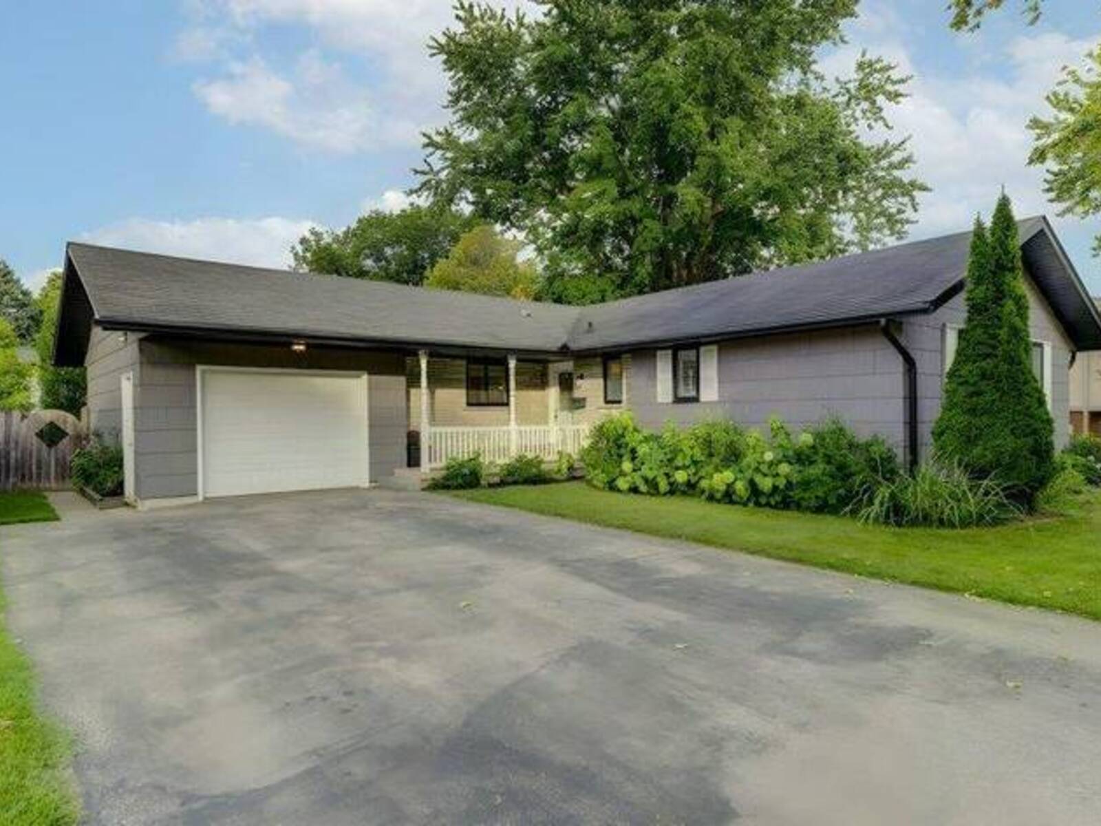3 BLUE HERON Court, Elmira, Ontario N3B 1S6