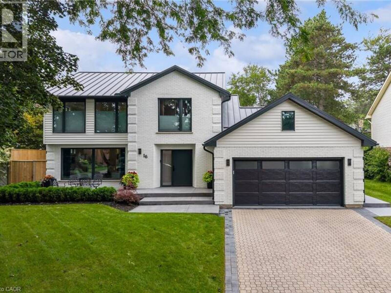 16 WHITEHALL Gate, Fonthill, Ontario L3E 0C6