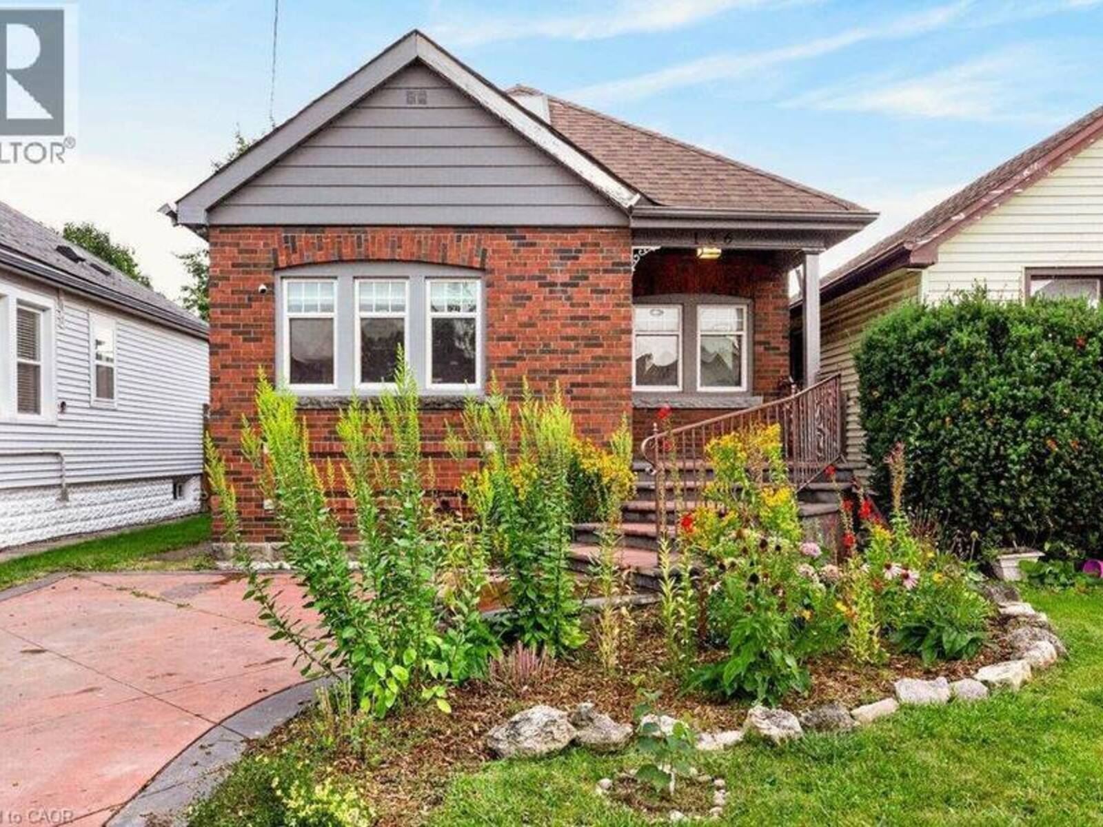 136 WEIR Street N, Hamilton, Ontario L8H 5E9