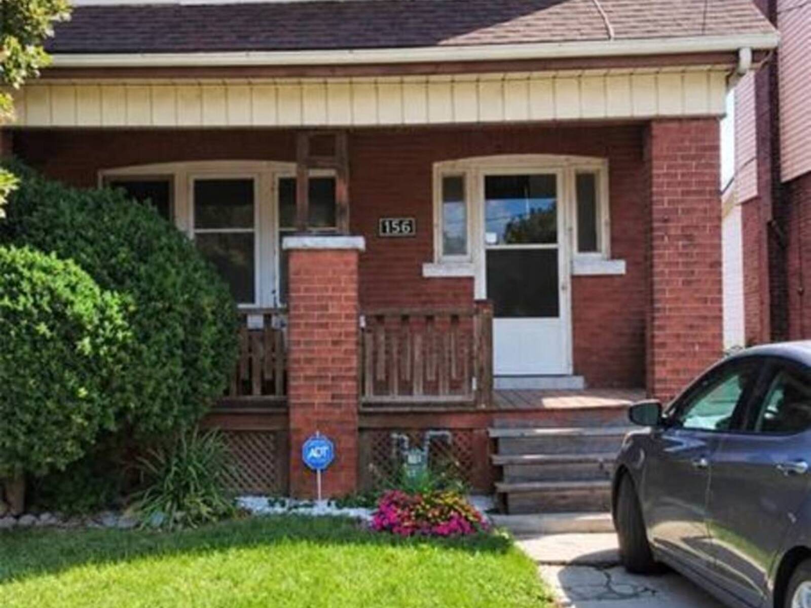 156 LEINSTER Avenue N, Hamilton, Ontario L8L 6X9