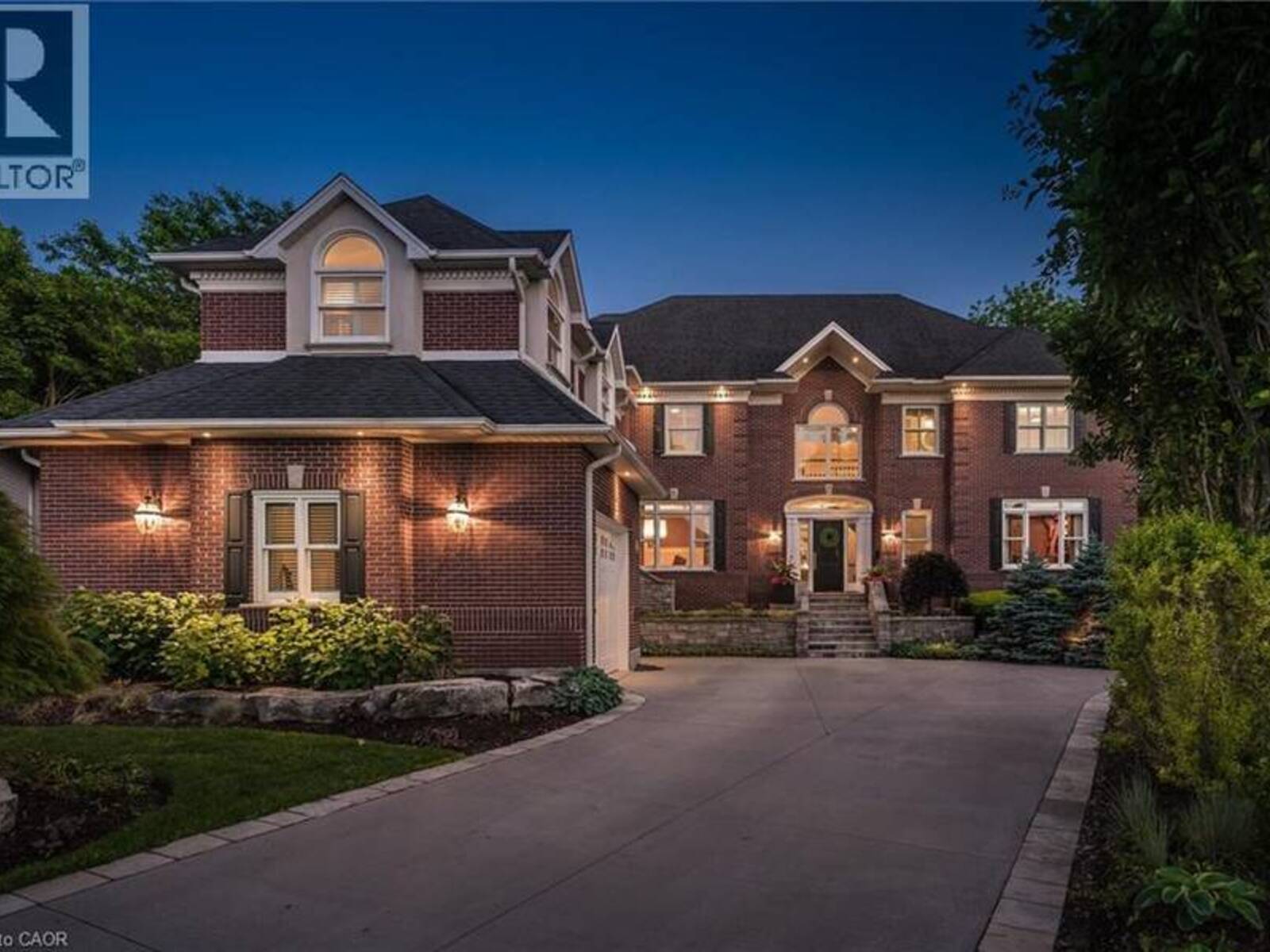248 THE LION'S Gate, Waterloo, Ontario N2L 6M5