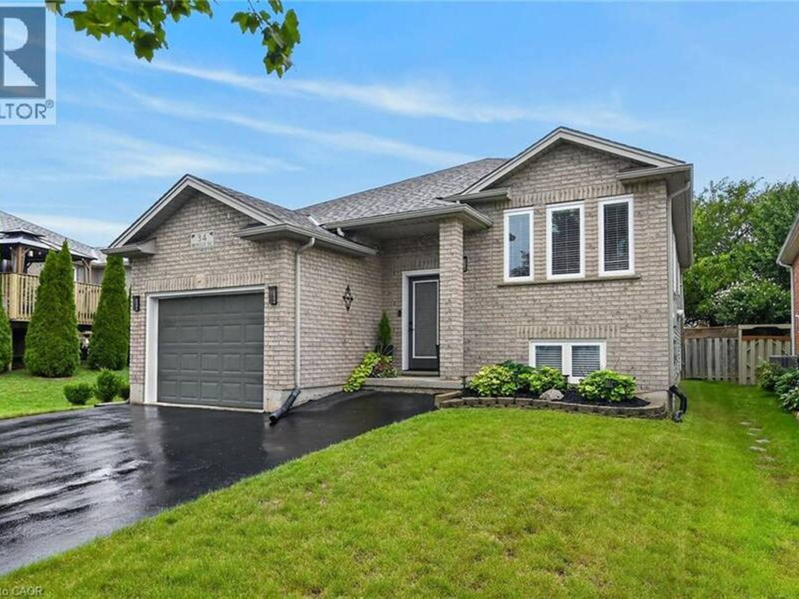 34 BREWSTER Way, Brantford, Ontario N3T 6N4
