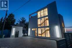 6 FIRELANE 11A Street | Niagara-on-the-Lake Ontario | Slide Image Eight