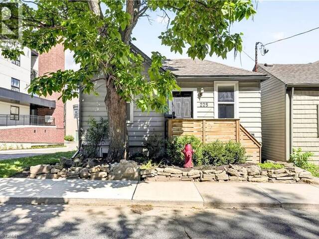 225 CHARLTON Avenue E Hamilton Ontario, L8N 1Z2 - 3 Bedrooms Home For Sale