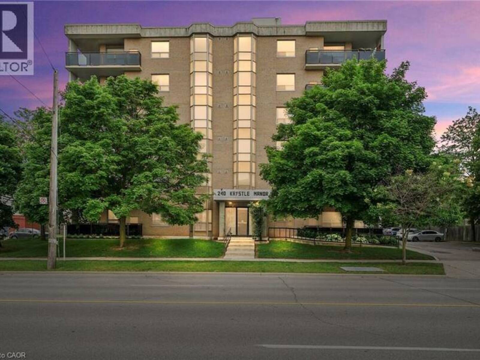 240 QUIGLEY Road Unit# 204, Hamilton, Ontario L8K 5M9