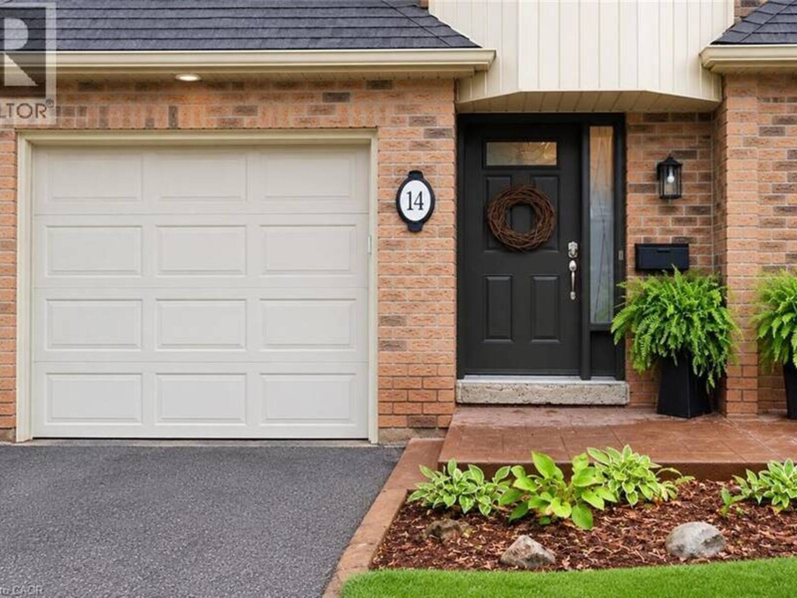 1351 ONTARIO Street Unit# 14, Burlington, Ontario L7S 1E9