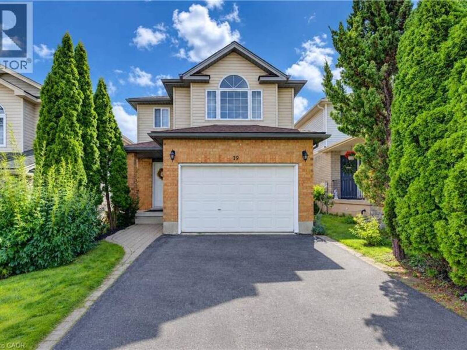 19 TEMPLEWOOD Drive, Kitchener, Ontario N2R 1K9