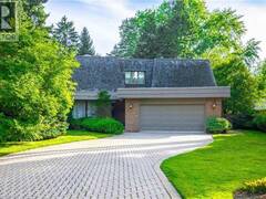 16 COLONIAL Crescent Oakville Ontario, L6J 4K9