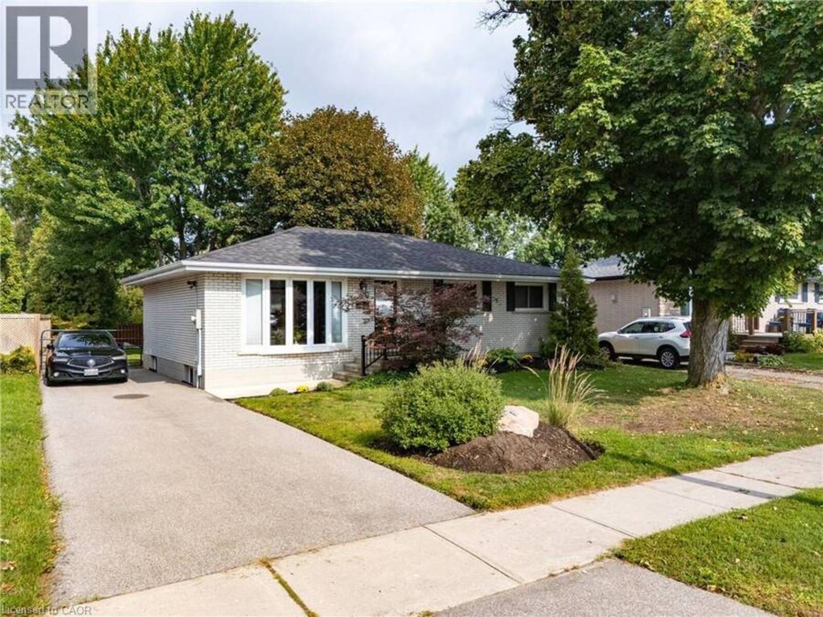 7 CAMBRIDGE Drive, Brantford, Ontario N3R 5E1