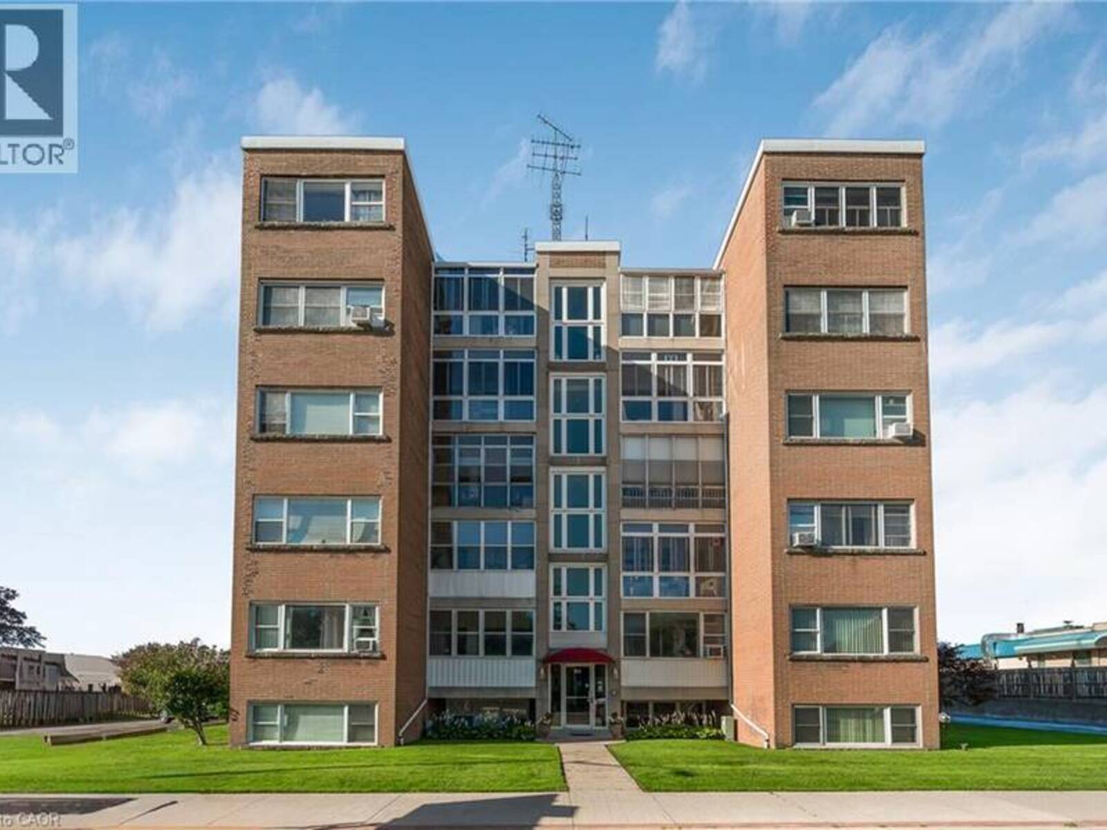 824 BRANT Street Unit# 9, Burlington, Ontario L7R 2J5