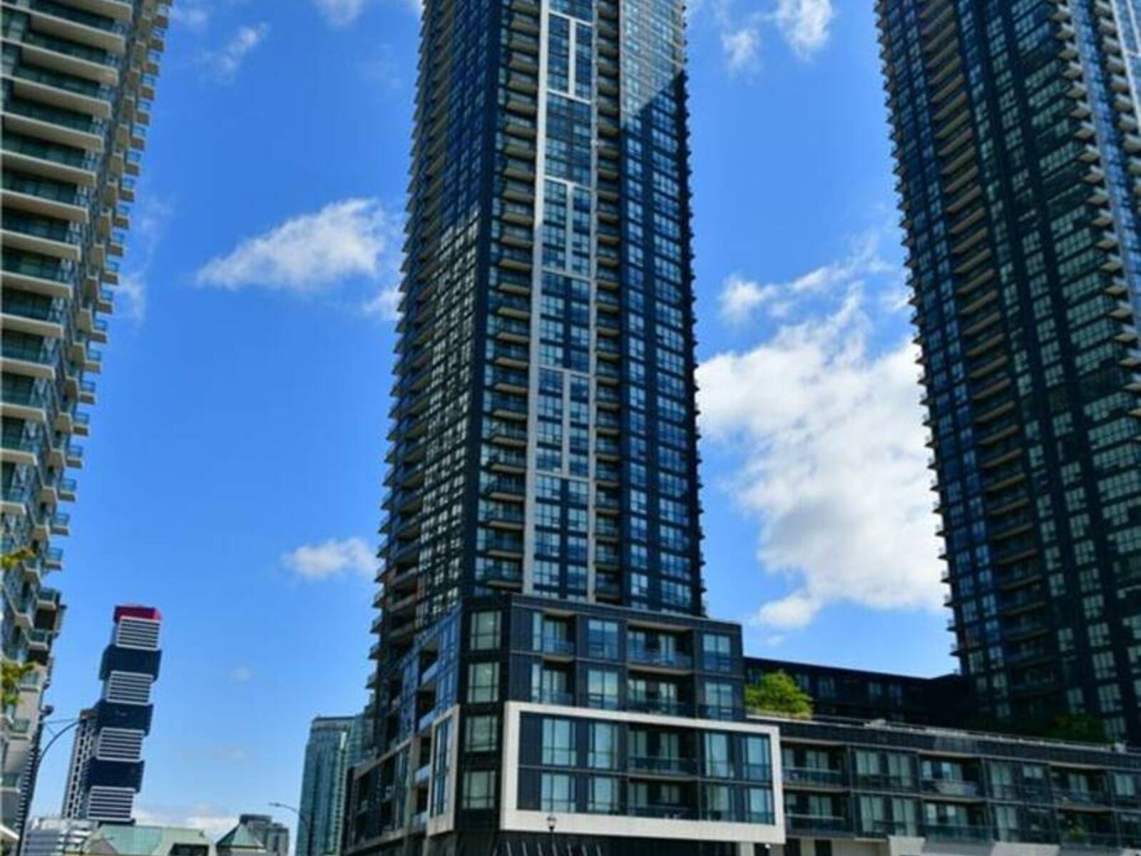 510 CURRAN Place Unit# 2001, Mississauga, Ontario L5B 0J8
