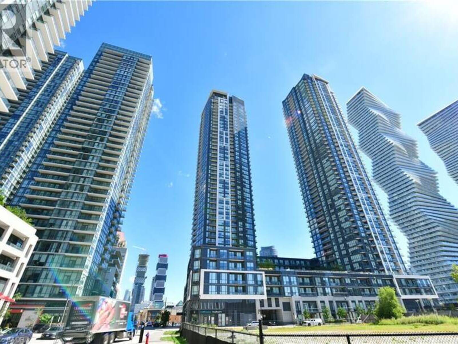 510 CURRAN Place Unit# 2005, Mississauga, Ontario L5B 0J8