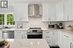 2390 SINCLAIR Circle | Burlington Ontario | Slide Image Thirteen