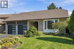 2390 SINCLAIR Circle | Burlington Ontario | Slide Image Two